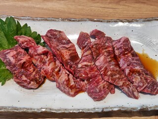 美しく盛り付けられた焼肉用のハラミ