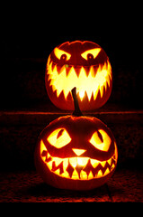 pumpkin carving halloween jack-o'-lanterns glowing in the dark - 