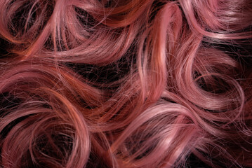 Close-up of the wavy pink hair
