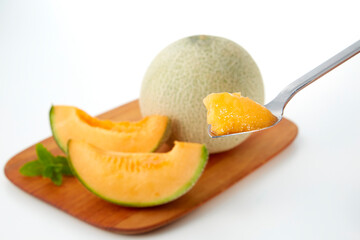 果物_みずみずしい赤肉メロン