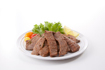 美味しそいに皿盛りされた焼肉