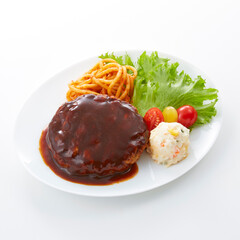 美味しそうに皿盛りされたハンバーグ