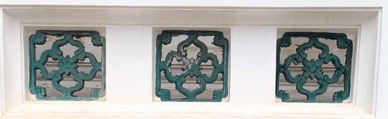 wall of green ceramic with flower pattern