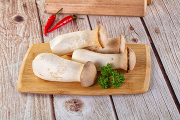 Asiam mushrooms raw eringi heap