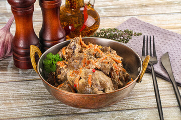 Chicken liver with cream and carrot