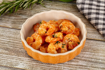 Roasted shrimps in the bowl
