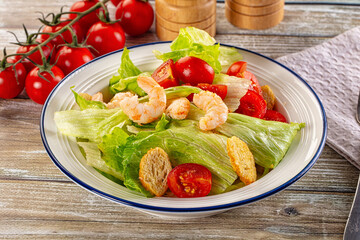 Caesar salad with prawn and romano