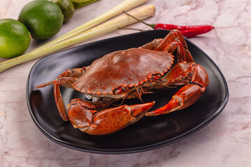Gourmet steamed crab served lime