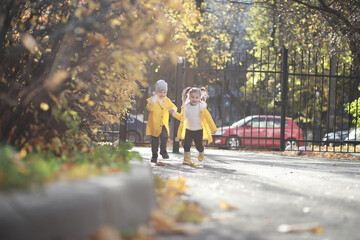 Children walk in the autumn park