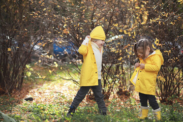 Children walk in the autumn park