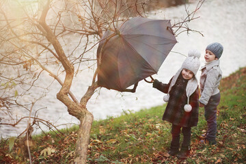 Children walk in the autumn park