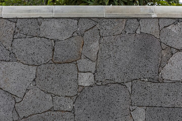 Mur de pierres basaltiques 