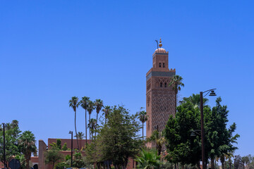 hermoso alminar de la mezquita Koutoubia en la ciudad de Marrakech, Marruecos