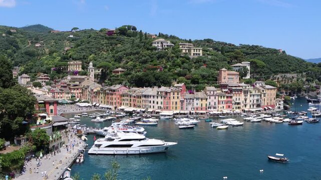 The Italian beaches have magical views that with a trekking you can live the summer of love. It is a paradisiacal place with turquoise blue sea and natural clearing. Beautiful sea