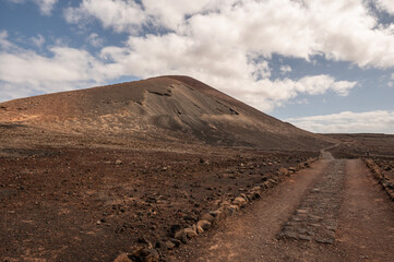 Sendero hacia el Calderón Hondo desde Montaña Colorada, en Lajares, Fuerteventura