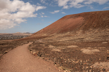 Sendero hacia el Calderón Hondo desde Montaña Colorada, en Lajares, Fuerteventura