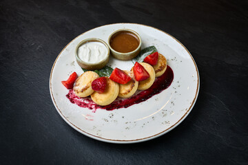 Mini cheesecakes with strawberries and sauces