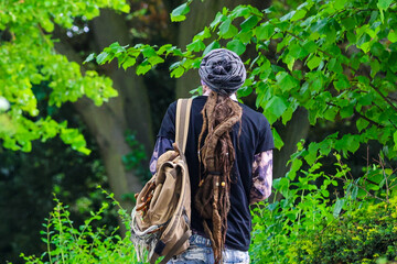 Free Spirit in the Green – Urban Wanderer Among Nature