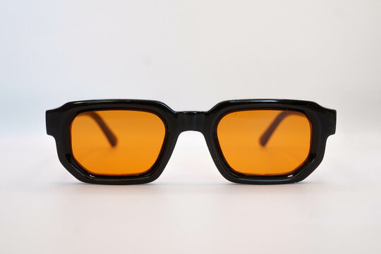 Ciel orang&eacute;, lunettes de soleil