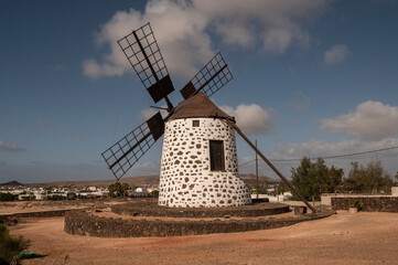 Molino de viento tradicional en Lajares, Fuerteventura