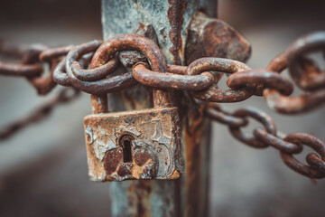 01.015.096.137.u8969375333 Lock Breaking Free from Chains --ar 32 --v 7 a462f22f-e2bc-4fef-b645-bb9e3ca89dda 3