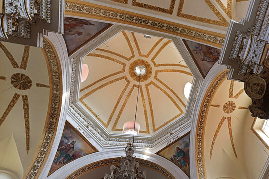 C&uacute;pula de la parroquia de San Antonio de Padua en Texcoco, Estado de M&eacute;xico, M&eacute;xico.