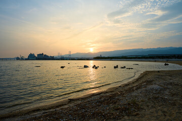 浜辺で見る夕日
