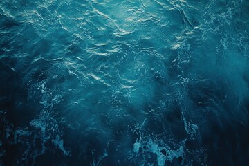 Obraz premium Expansive view of serene transparent blue waters reflecting sunlight