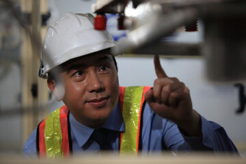food engineer check process in food factory