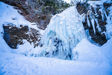 長野県松本市安曇鈴蘭　乗鞍高原　冬の凍結した善五郎の滝