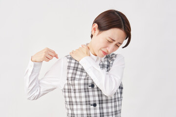女性　事務員　四十肩　白背景