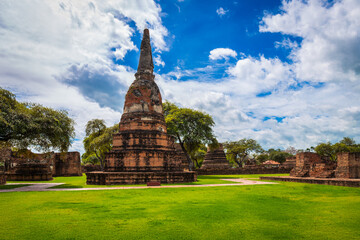Obraz premium The ancient pagoda of Wat Rama is in the Ayutthaya Historical Park. It is a place and important tourist attraction near Bangkok, Thailand.