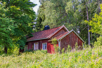 Old abandoned red cottage at the forest edge © Lars Johansson