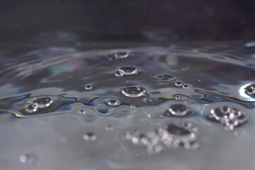 Gouttes d'eau dans un bassin aquarium
