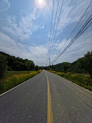 Blue sky and clouds, trees and flowers, road and power lines, beautiful country road scenery, Yeongdeok, Korea - 푸른 하늘과 구름, 나무와 꽃, 도로와 전력선, 아름다운 시골 길 풍경, 영덕,  한국