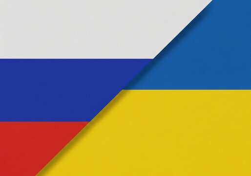 demi drapeaux russe et demi drapeaux ukrainien partag&eacute;s sur le m&ecirc;me image