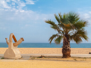 Paseo marítimo y playa de Calella, Barcelona, Catalunya, España.