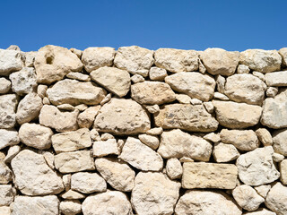 Muretto a secco con pietre chiare - Salento