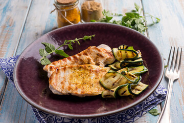 grilled chicken breast with grilled zucchinis