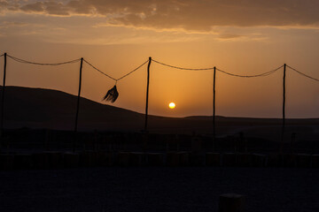 hermoso atardecer en el desierto de Agafay, Marrakech