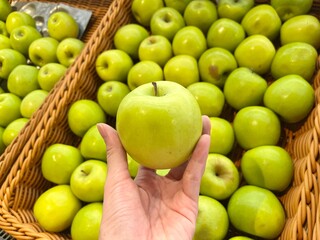 Shiny green apple fresh 