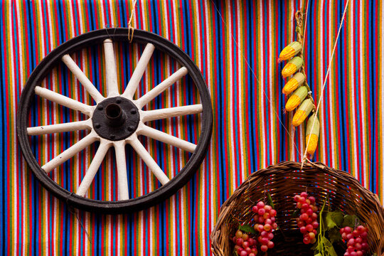 Decoraci&oacute;n exterior tradicional de las casas en la romer&iacute;a de Arucas en la isla de Gran Canaria, Espa&ntilde;a