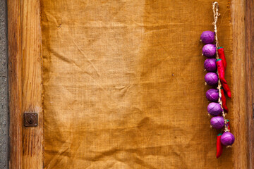 Decoración tradicional en el exterior de las casas para la romería de Arucas en la isla de Gran Canaria, España