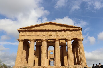 Obraz premium Temple of Concordia in the Valley of the Temples in Agrigento, Sicily, Italy
