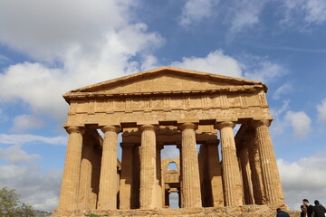 Obraz premium Temple of Concordia in the Valley of the Temples in Agrigento, Sicily, Italy