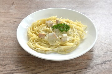 steamed spaghetti white cabonara cream sauce topping slice mushroom on plate 