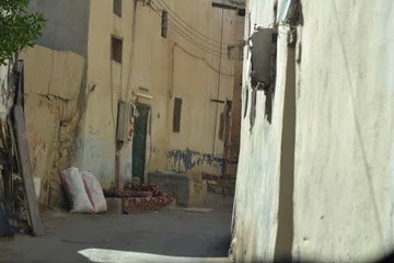 Fototapeten narrow street in the old town of riyadh city © MOD