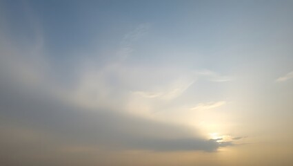 Fototapeta premium Serene vibes and a cloud-covered sky
