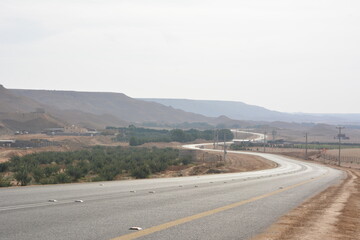 the road to the mountains