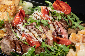 polpette hamburger tagliata di carne filetto con rucola e pomodorini pollo e spiedini 